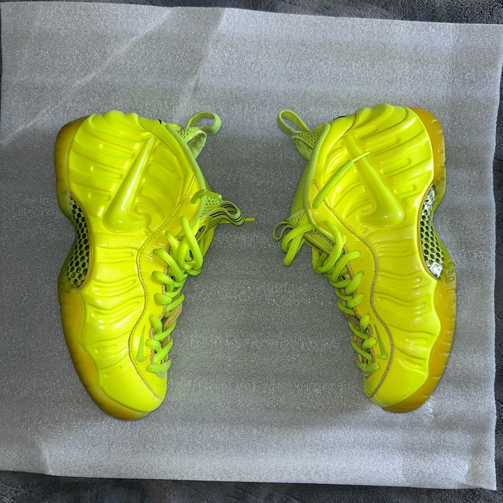 Nike foamposite (Volt)
